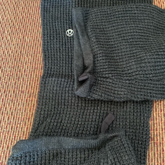 Unique Lululemon knit tights with bum cover. - Picture 4 of 8